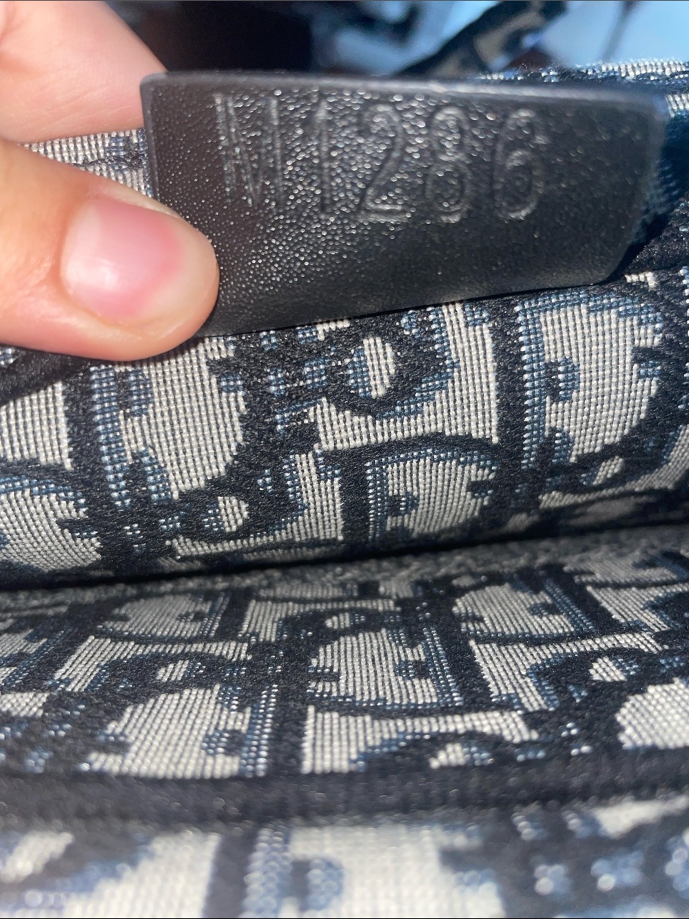 Dior Black and Beige Oblique Signature Tote - Picture 5 of 6